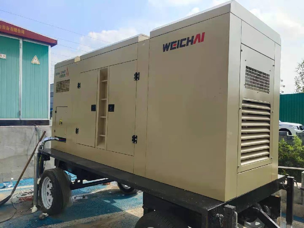 鐵塔南陽150KW濰柴移動拖車靜音箱發電機組
